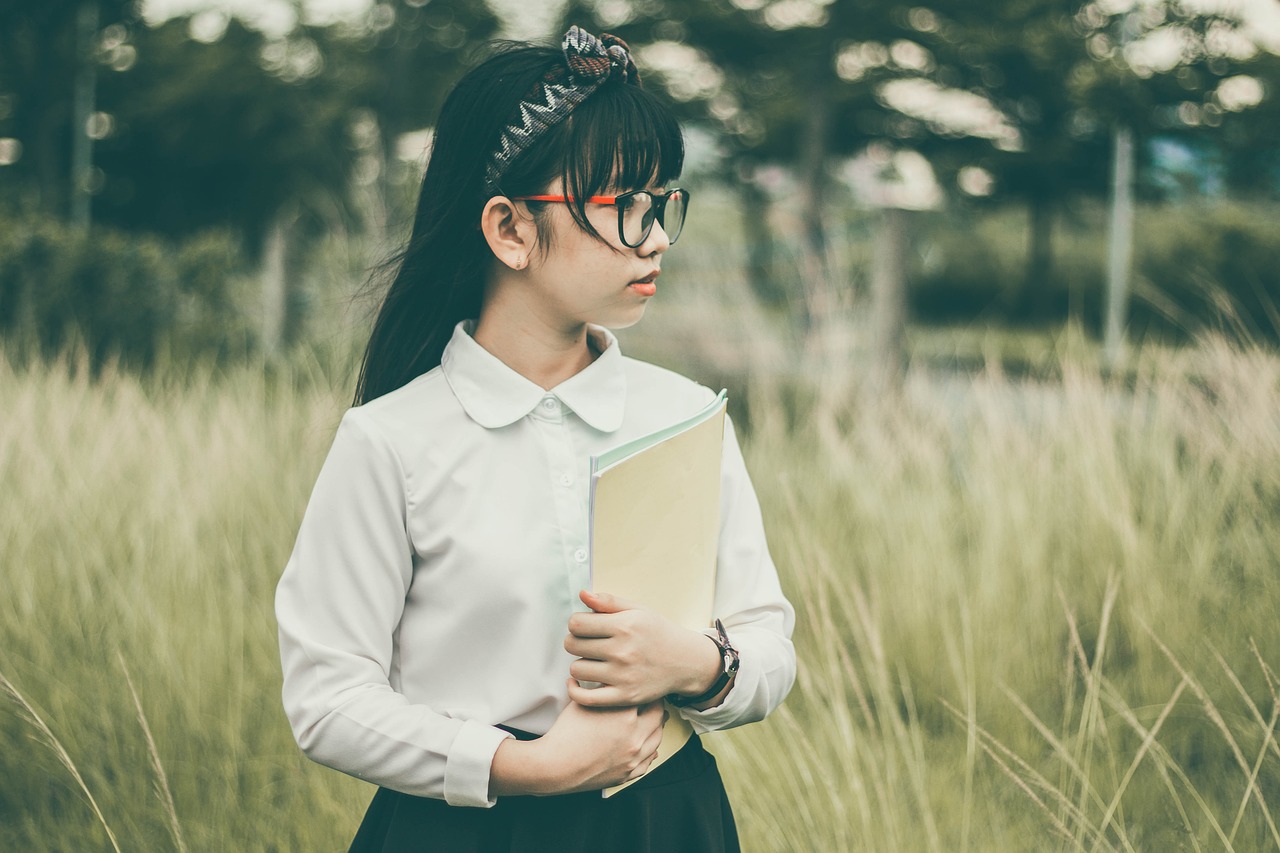 学生がいじめのトラウマを克服するための支援は何か？