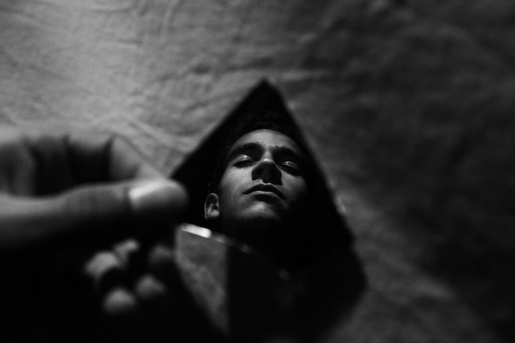 不安で眠れない原因とその対策にはどんな方法がある？