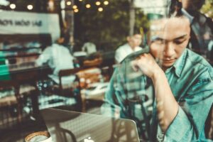 心が軽くなるための考え方は専門家が教えるとどのようなもの？